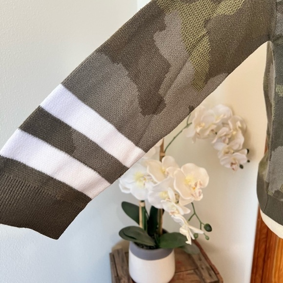 Hem & Thread Small Camouflage Crewneck Varsity Stripe Elbow Length Sweater - Picture 6 of 9